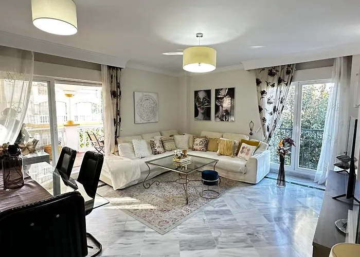 Lägenhet Spacious Near Puerto Banus *